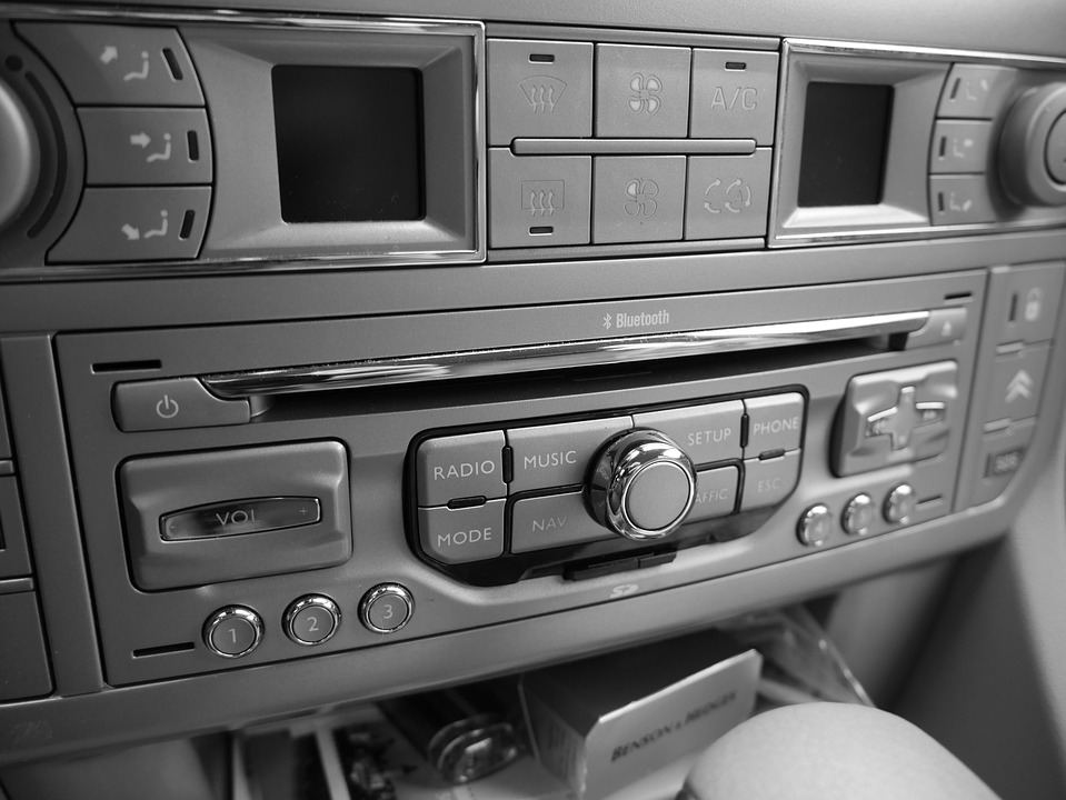 Autoradio : comment bien choisir son poste radio ?